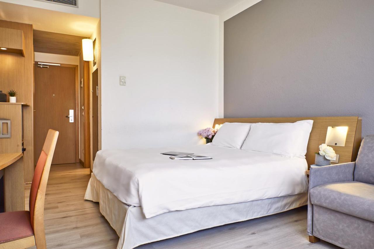 Living Place 4*