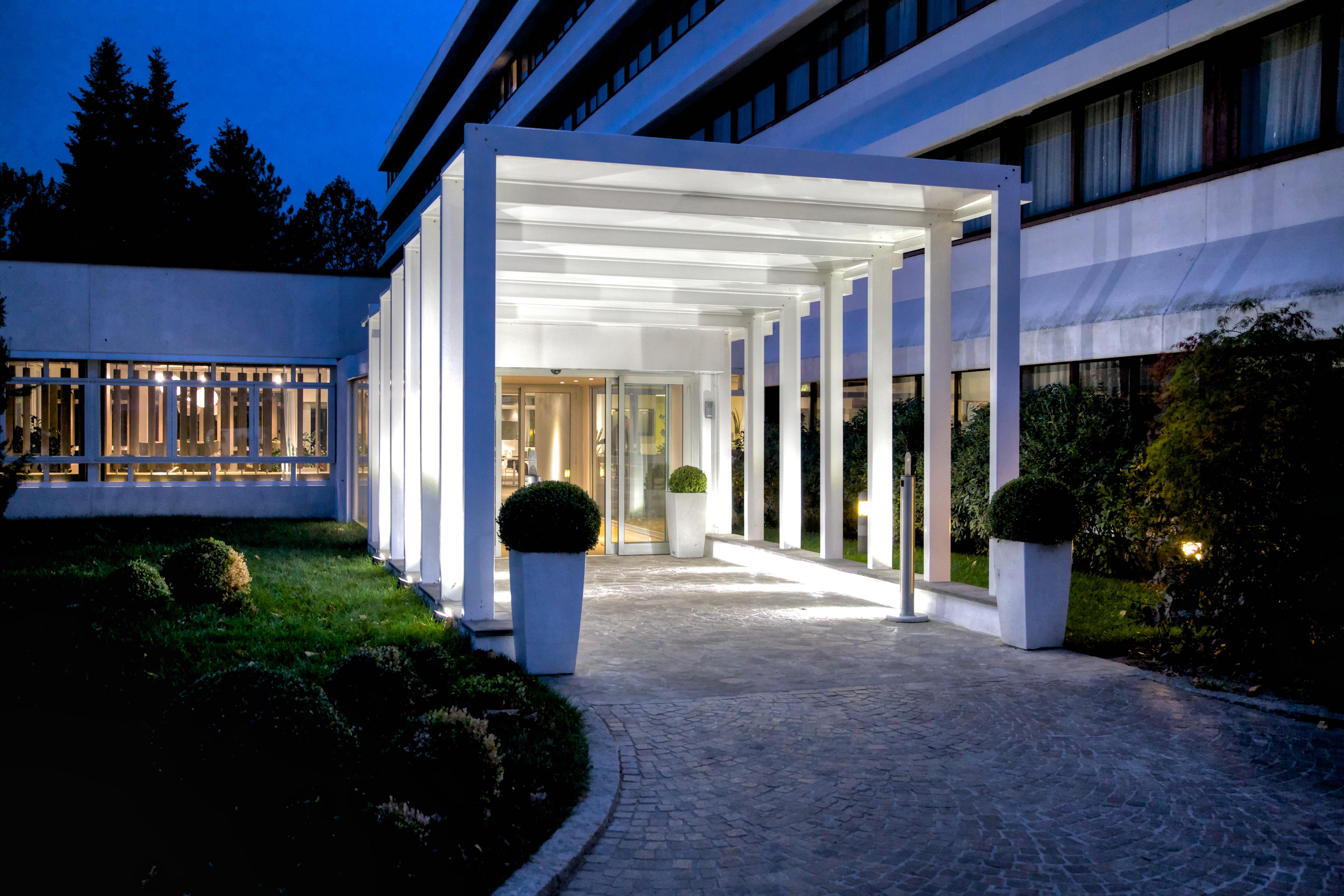 Living Place Hotel