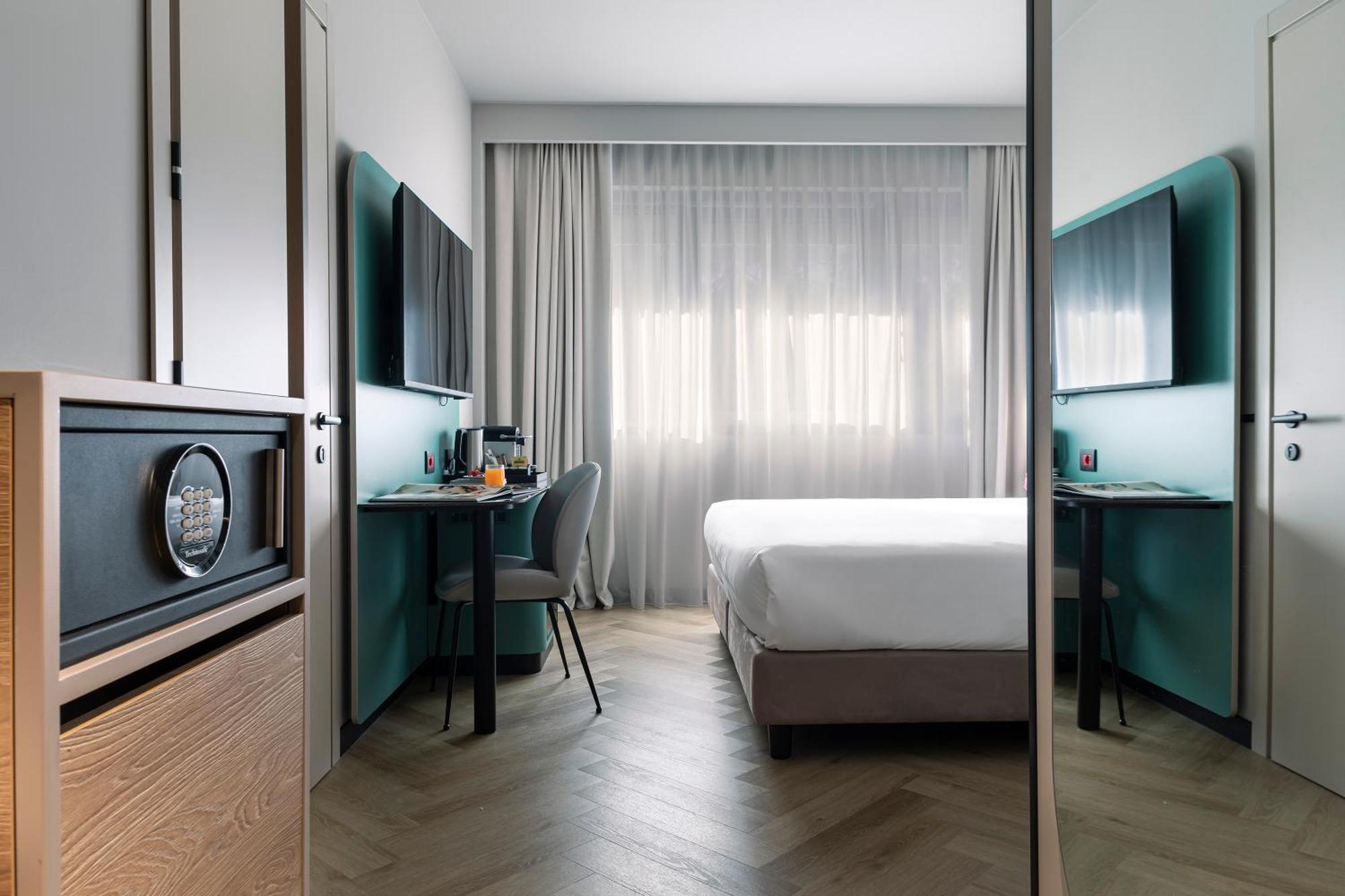 Hotel Living Place 4*