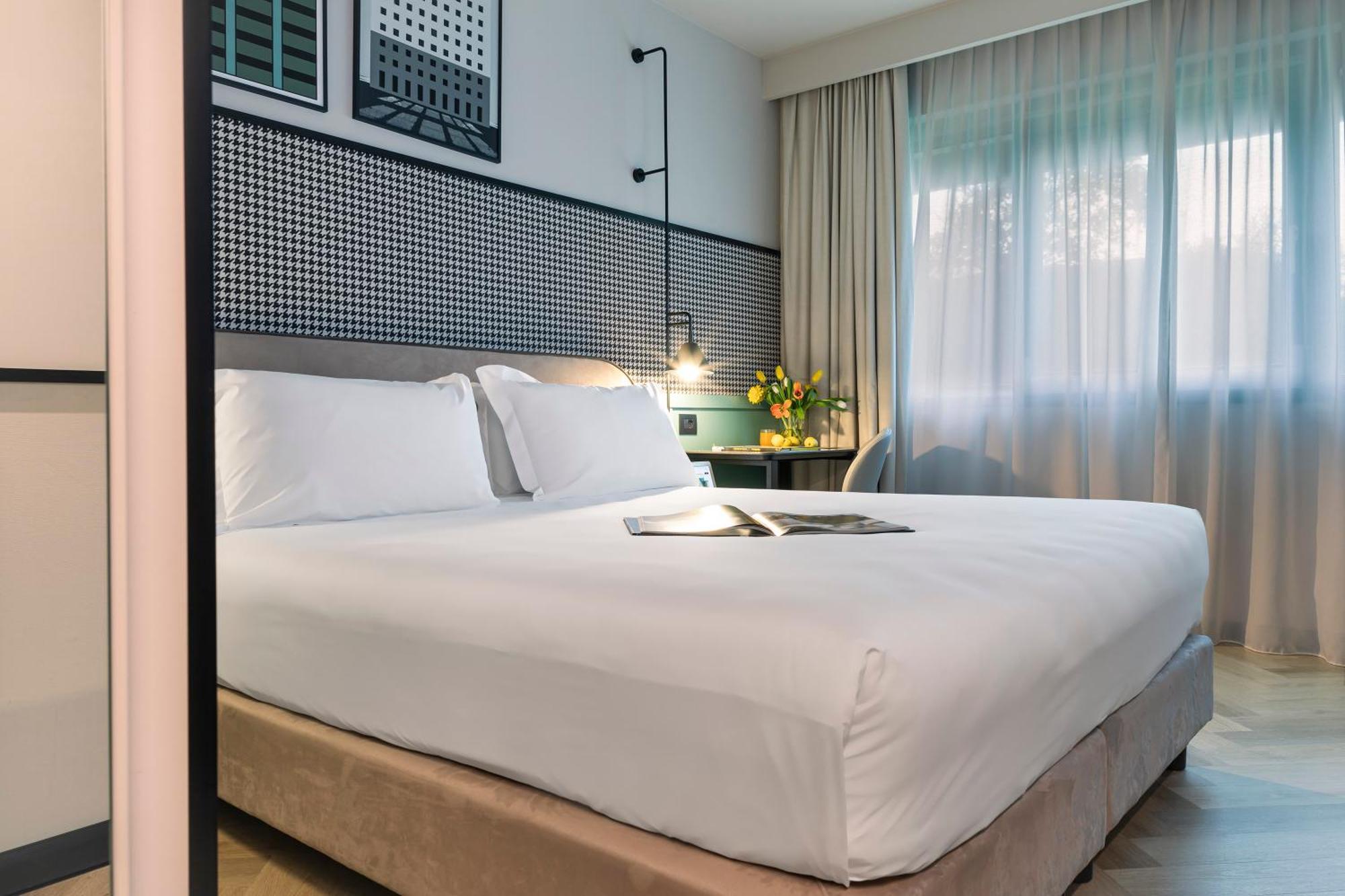 Living Place Hotel 4*