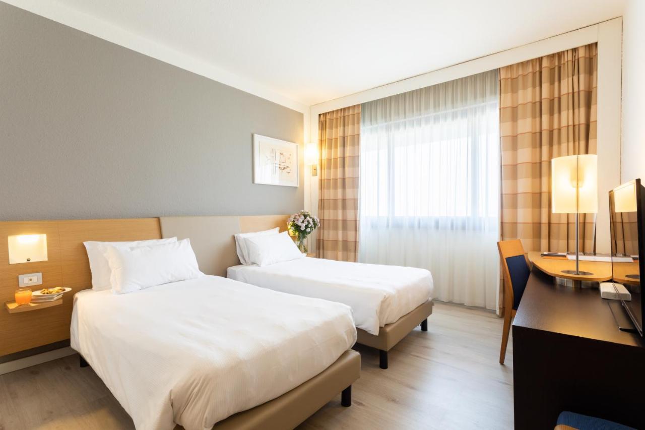 Living Place Hotel