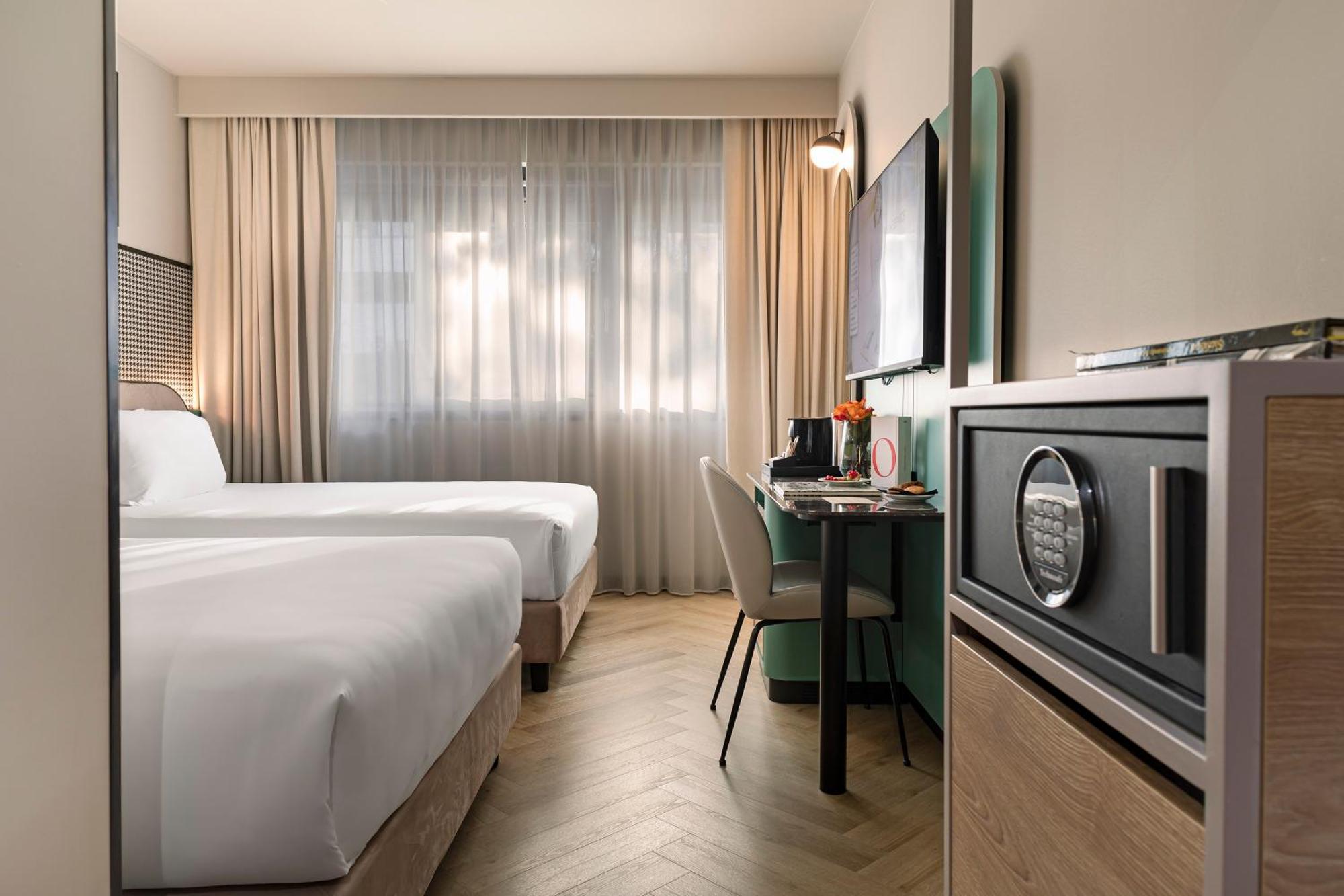 Hotel Living Place 4*
